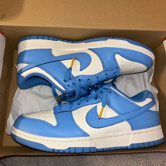 Women’s Dunks Low ‘Coast’ - Picture 1 of 7